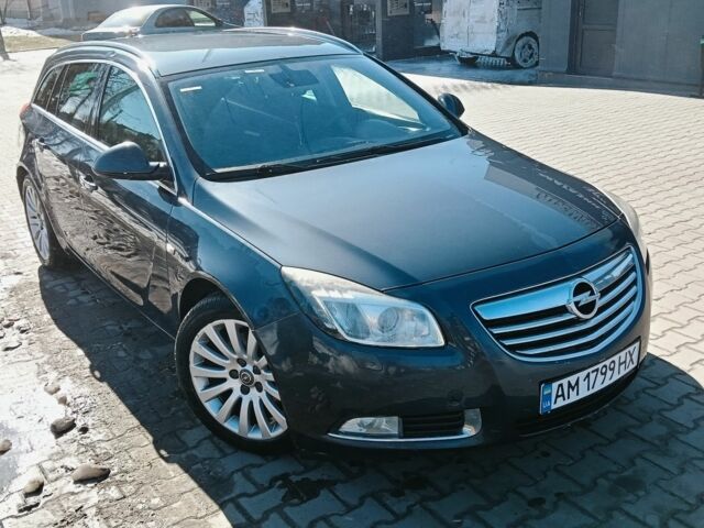 Серый Опель Инсигния, объемом двигателя 2 л и пробегом 318 тыс. км за 5200 $, фото 1 на Automoto.ua