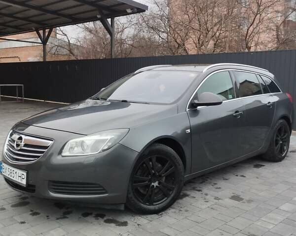 Серый Опель Инсигния, объемом двигателя 2 л и пробегом 290 тыс. км за 7999 $, фото 1 на Automoto.ua