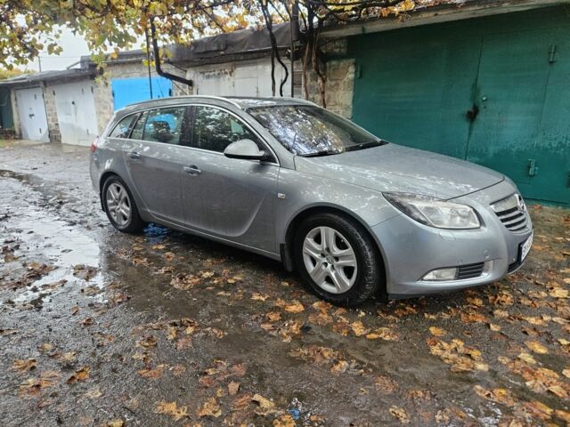 Сірий Опель Інсігнія, об'ємом двигуна 2 л та пробігом 210 тис. км за 7000 $, фото 1 на Automoto.ua