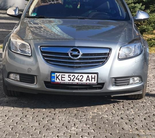 Серый Опель Инсигния, объемом двигателя 2 л и пробегом 178 тыс. км за 11000 $, фото 1 на Automoto.ua