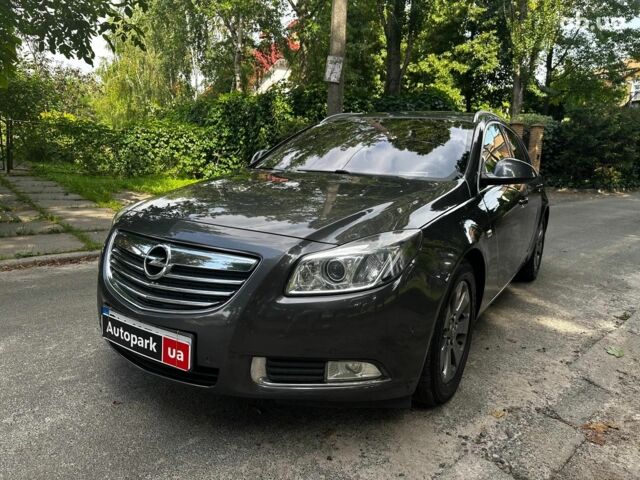 Серый Опель Инсигния, объемом двигателя 2 л и пробегом 282 тыс. км за 10190 $, фото 1 на Automoto.ua