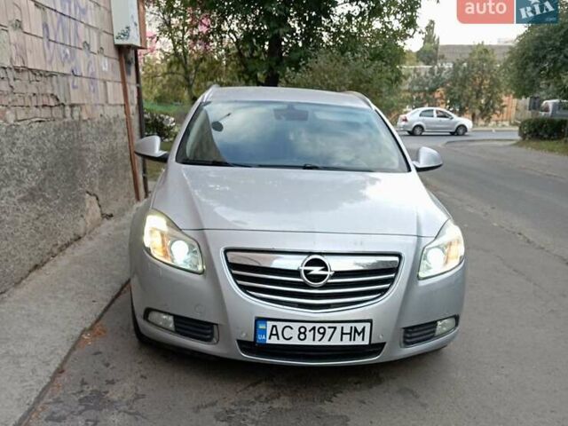 Серый Опель Инсигния, объемом двигателя 2 л и пробегом 280 тыс. км за 7850 $, фото 1 на Automoto.ua