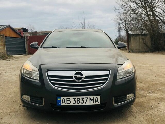 Серый Опель Инсигния, объемом двигателя 2 л и пробегом 320 тыс. км за 7850 $, фото 1 на Automoto.ua