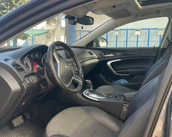 Серый Опель Инсигния, объемом двигателя 1.96 л и пробегом 284 тыс. км за 8900 $, фото 1 на Automoto.ua