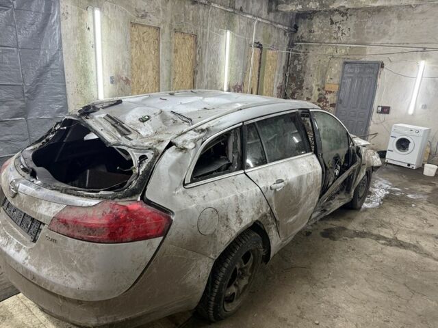 Серый Опель Инсигния, объемом двигателя 2 л и пробегом 312 тыс. км за 1800 $, фото 1 на Automoto.ua