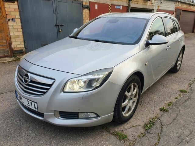 Серый Опель Инсигния, объемом двигателя 2 л и пробегом 301 тыс. км за 4800 $, фото 1 на Automoto.ua