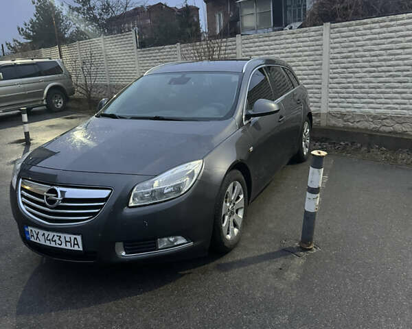 Серый Опель Инсигния, объемом двигателя 2 л и пробегом 237 тыс. км за 8299 $, фото 1 на Automoto.ua