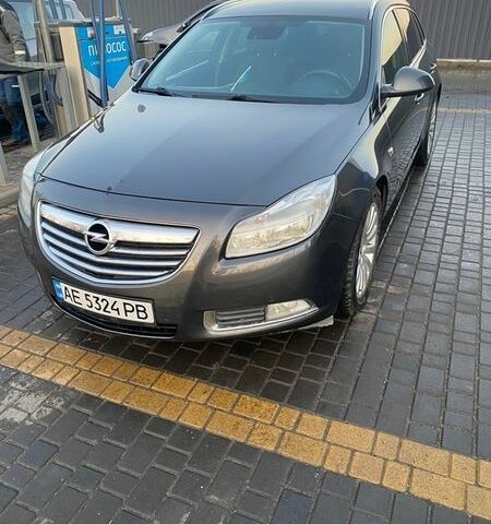 Серый Опель Инсигния, объемом двигателя 2 л и пробегом 310 тыс. км за 8500 $, фото 1 на Automoto.ua