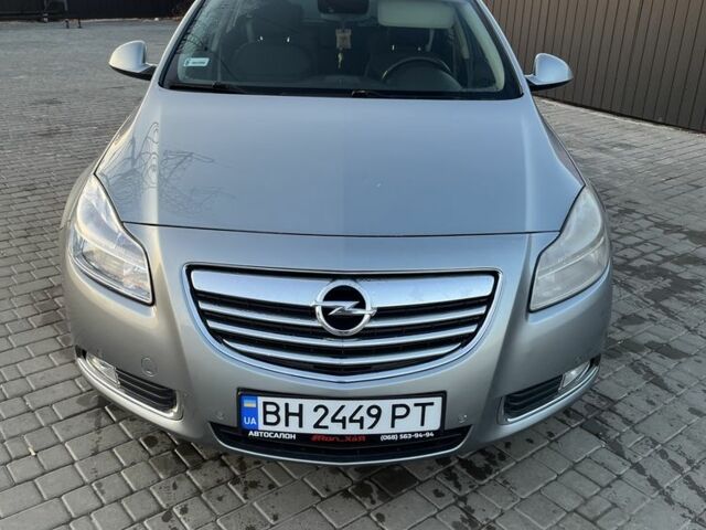Серый Опель Инсигния, объемом двигателя 2 л и пробегом 228 тыс. км за 6000 $, фото 1 на Automoto.ua