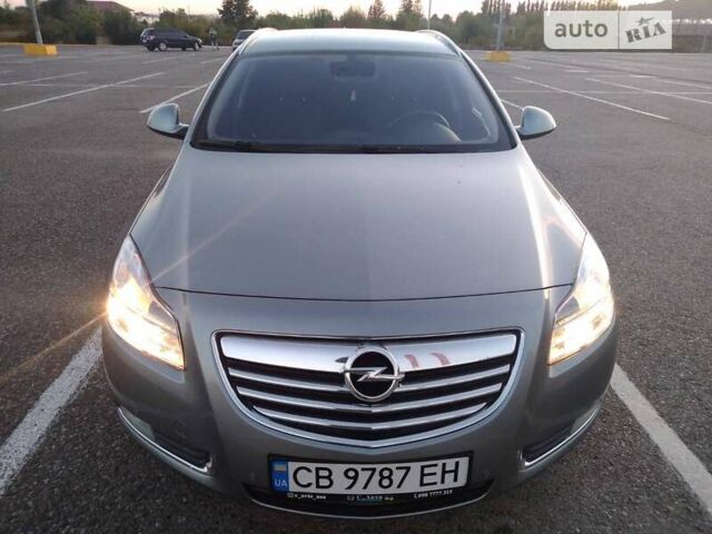 Серый Опель Инсигния, объемом двигателя 1.96 л и пробегом 370 тыс. км за 9000 $, фото 1 на Automoto.ua