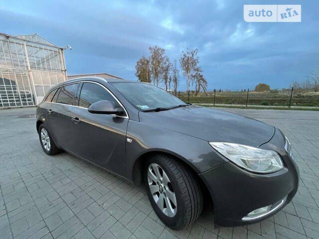 Серый Опель Инсигния, объемом двигателя 1.96 л и пробегом 300 тыс. км за 9000 $, фото 1 на Automoto.ua