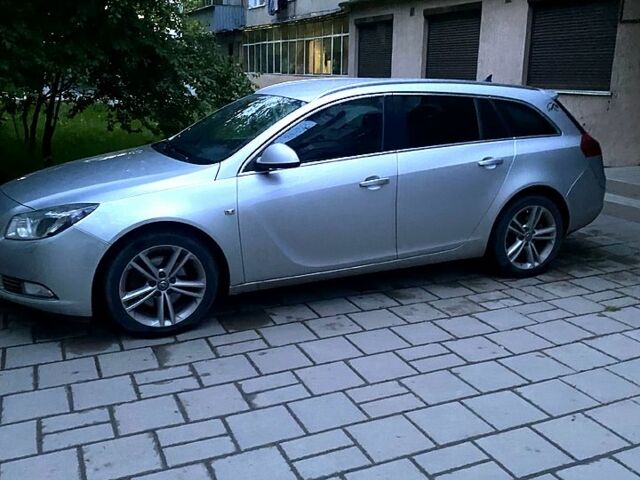 Сірий Опель Інсігнія, об'ємом двигуна 2 л та пробігом 34700 тис. км за 8200 $, фото 1 на Automoto.ua