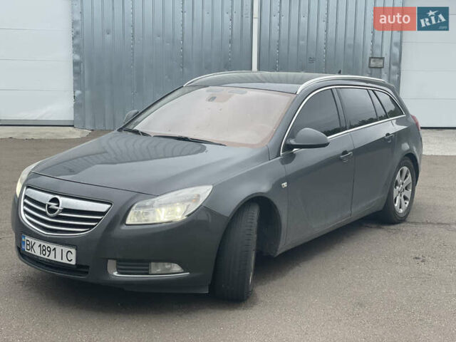 Сірий Опель Інсігнія, об'ємом двигуна 1.96 л та пробігом 320 тис. км за 8000 $, фото 1 на Automoto.ua