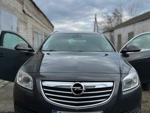 Серый Опель Инсигния, объемом двигателя 2 л и пробегом 450 тыс. км за 8000 $, фото 1 на Automoto.ua