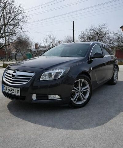 Серый Опель Инсигния, объемом двигателя 1.96 л и пробегом 256 тыс. км за 8800 $, фото 1 на Automoto.ua