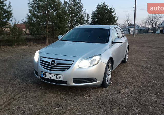 Серый Опель Инсигния, объемом двигателя 2 л и пробегом 340 тыс. км за 7900 $, фото 1 на Automoto.ua