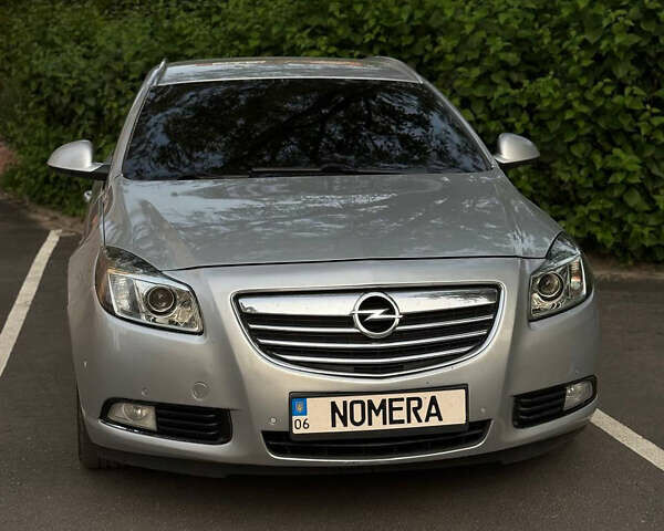 Серый Опель Инсигния, объемом двигателя 1.96 л и пробегом 233 тыс. км за 9500 $, фото 1 на Automoto.ua