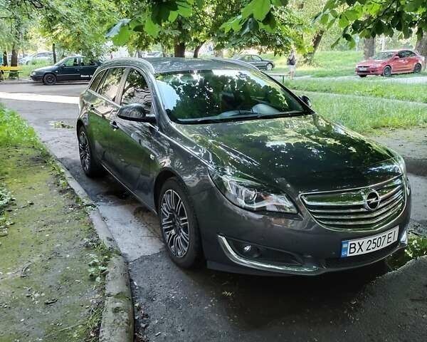 Серый Опель Инсигния, объемом двигателя 1.96 л и пробегом 198 тыс. км за 11980 $, фото 1 на Automoto.ua