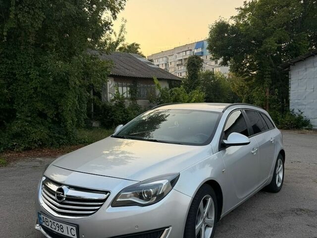 Сірий Опель Інсігнія, об'ємом двигуна 1.96 л та пробігом 300 тис. км за 7999 $, фото 1 на Automoto.ua