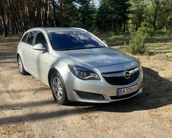 Серый Опель Инсигния, объемом двигателя 1.6 л и пробегом 224 тыс. км за 11500 $, фото 1 на Automoto.ua