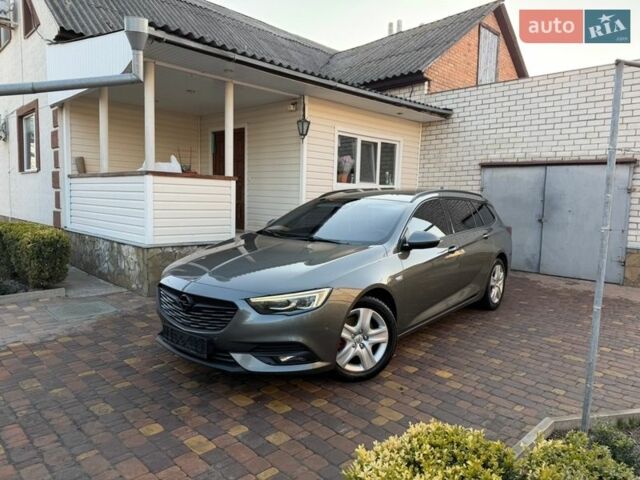 Серый Опель Инсигния, объемом двигателя 1.6 л и пробегом 255 тыс. км за 12950 $, фото 1 на Automoto.ua