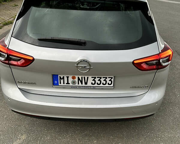 Серый Опель Инсигния, объемом двигателя 1.96 л и пробегом 160 тыс. км за 12779 $, фото 1 на Automoto.ua
