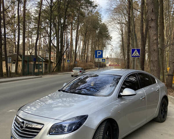 Серый Опель Инсигния, объемом двигателя 2 л и пробегом 230 тыс. км за 8300 $, фото 1 на Automoto.ua