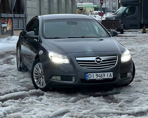 Сірий Опель Інсігнія, об'ємом двигуна 2 л та пробігом 250 тис. км за 8000 $, фото 1 на Automoto.ua