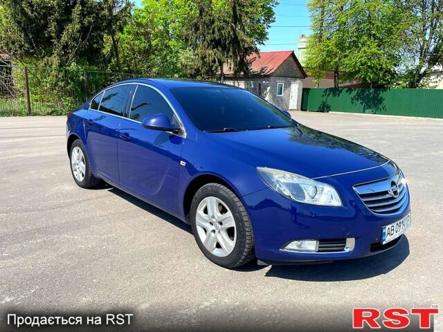Синий Опель Инсигния, объемом двигателя 2 л и пробегом 260 тыс. км за 7300 $, фото 1 на Automoto.ua
