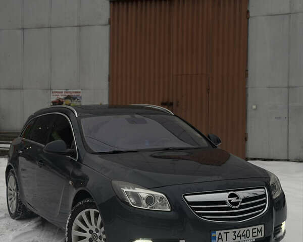 Синий Опель Инсигния, объемом двигателя 2 л и пробегом 256 тыс. км за 7800 $, фото 1 на Automoto.ua