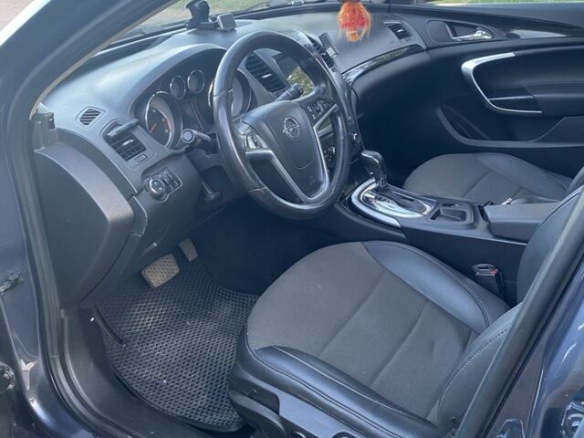 Синій Опель Інсігнія, об'ємом двигуна 2 л та пробігом 320 тис. км за 8100 $, фото 1 на Automoto.ua