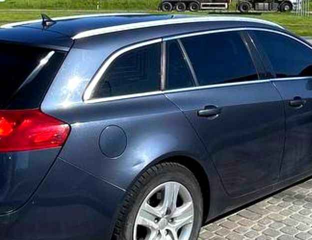 Синий Опель Инсигния, объемом двигателя 2 л и пробегом 271 тыс. км за 7300 $, фото 1 на Automoto.ua