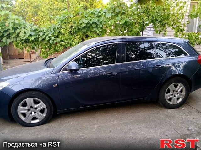 Синий Опель Инсигния, объемом двигателя 2 л и пробегом 230 тыс. км за 5500 $, фото 1 на Automoto.ua