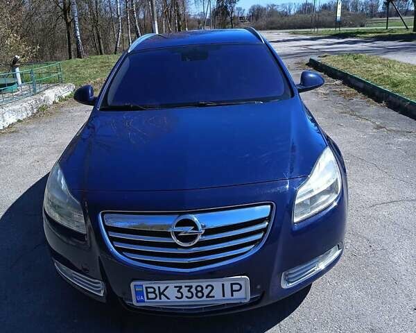 Синий Опель Инсигния, объемом двигателя 2 л и пробегом 201 тыс. км за 9200 $, фото 1 на Automoto.ua