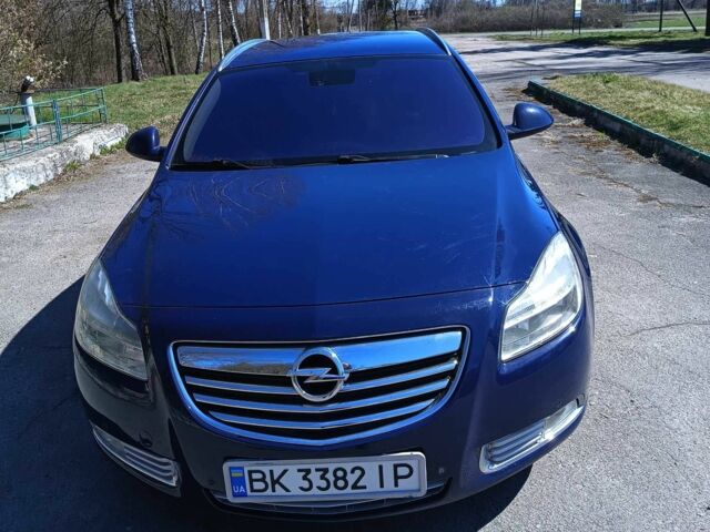 Синий Опель Инсигния, объемом двигателя 2 л и пробегом 201 тыс. км за 9200 $, фото 1 на Automoto.ua