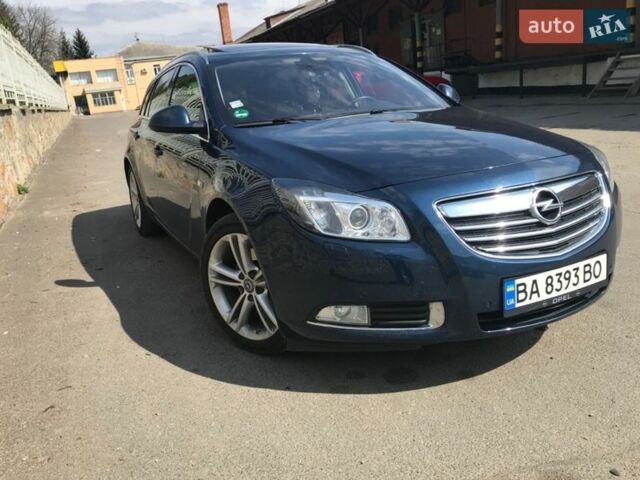 Синий Опель Инсигния, объемом двигателя 2 л и пробегом 236 тыс. км за 14500 $, фото 1 на Automoto.ua