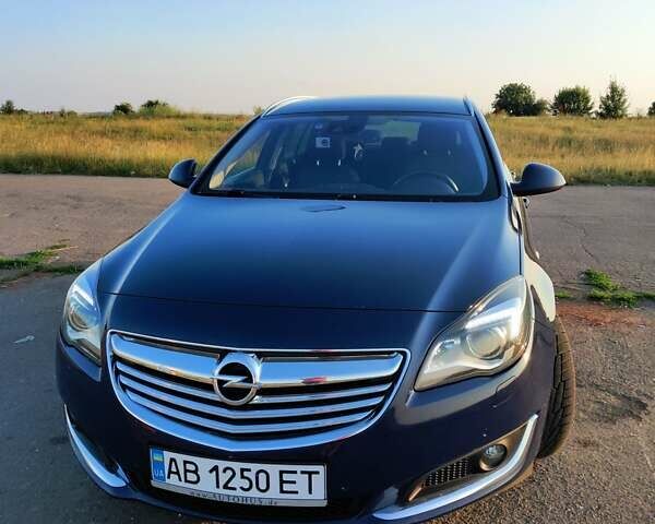 Синий Опель Инсигния, объемом двигателя 2 л и пробегом 216 тыс. км за 9500 $, фото 1 на Automoto.ua