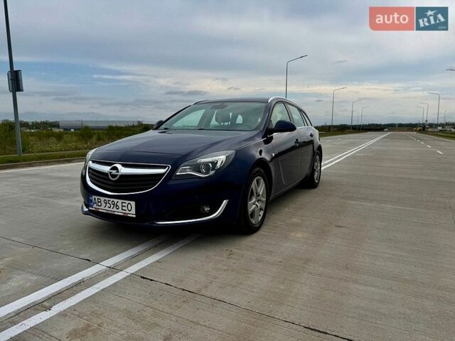 Синий Опель Инсигния, объемом двигателя 2 л и пробегом 245 тыс. км за 10900 $, фото 1 на Automoto.ua