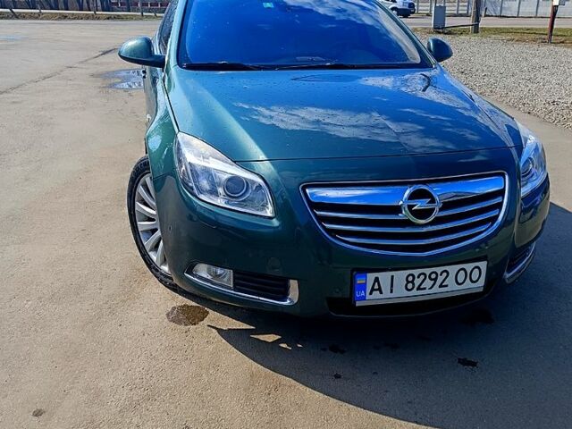 Зелений Опель Інсігнія, об'ємом двигуна 2 л та пробігом 235 тис. км за 8000 $, фото 1 на Automoto.ua