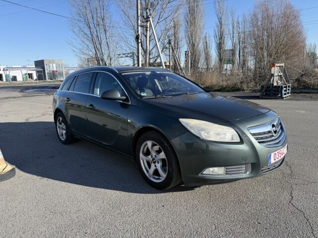 Зеленый Опель Инсигния, объемом двигателя 2 л и пробегом 280 тыс. км за 3428 $, фото 1 на Automoto.ua