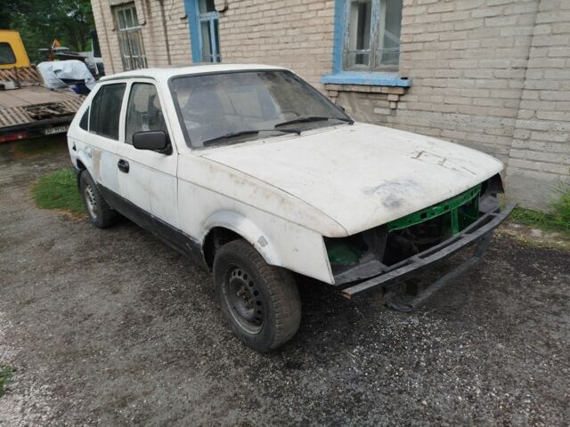 Белый Опель Кадет, объемом двигателя 1.3 л и пробегом 100 тыс. км за 200 $, фото 1 на Automoto.ua