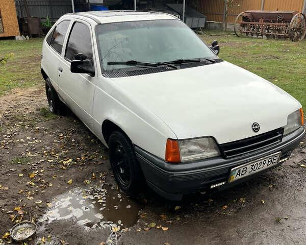 Белый Опель Кадет, объемом двигателя 0 л и пробегом 300 тыс. км за 450 $, фото 1 на Automoto.ua