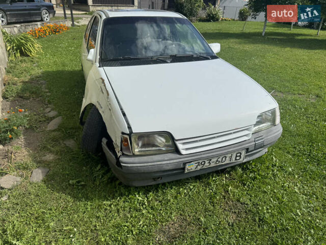 Белый Опель Кадет, объемом двигателя 1.3 л и пробегом 370 тыс. км за 400 $, фото 1 на Automoto.ua