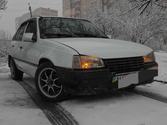 Білий Опель Кадет, об'ємом двигуна 1 л та пробігом 50 тис. км за 1400 $, фото 1 на Automoto.ua
