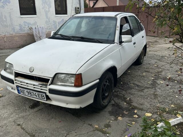 Білий Опель Кадет, об'ємом двигуна 1.6 л та пробігом 200 тис. км за 550 $, фото 1 на Automoto.ua