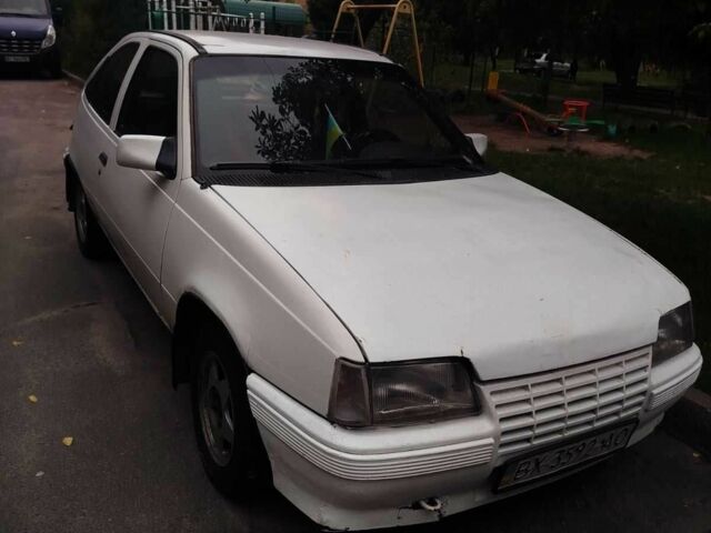 Белый Опель Кадет, объемом двигателя 1.7 л и пробегом 387 тыс. км за 650 $, фото 1 на Automoto.ua