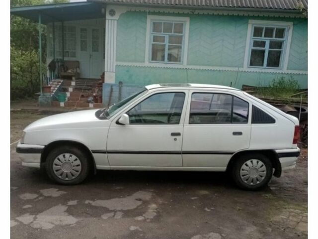Белый Опель Кадет, объемом двигателя 0 л и пробегом 800 тыс. км за 700 $, фото 1 на Automoto.ua