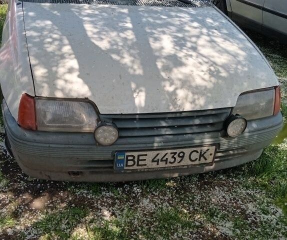 Белый Опель Кадет, объемом двигателя 1.6 л и пробегом 1 тыс. км за 453 $, фото 1 на Automoto.ua