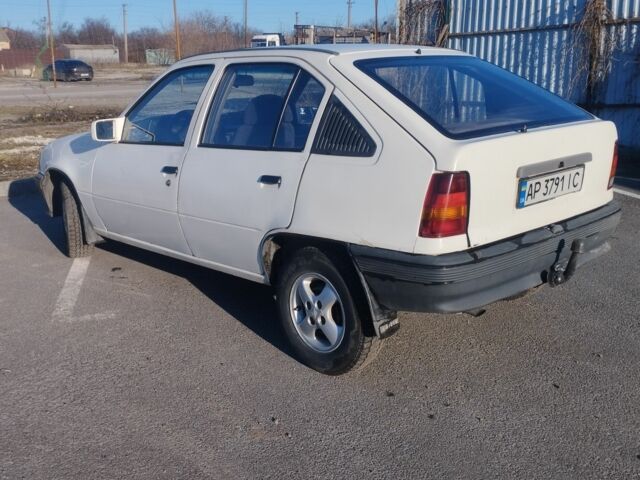 Белый Опель Кадет, объемом двигателя 1.6 л и пробегом 300 тыс. км за 1700 $, фото 1 на Automoto.ua