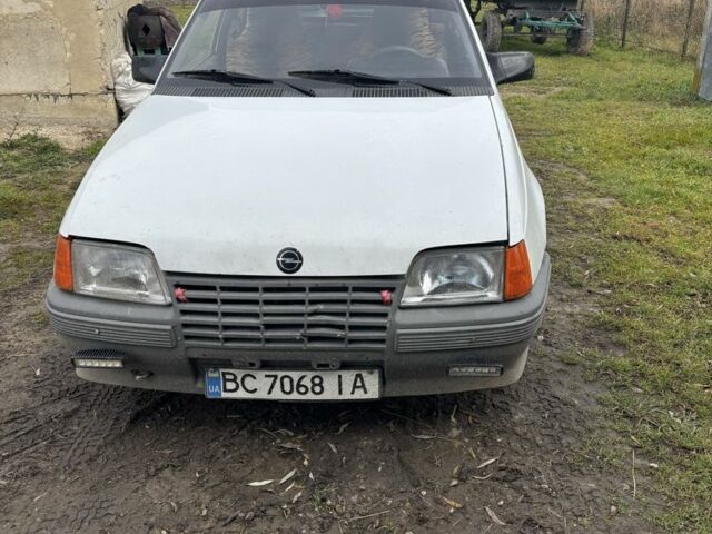 Белый Опель Кадет, объемом двигателя 1.3 л и пробегом 100 тыс. км за 1500 $, фото 1 на Automoto.ua